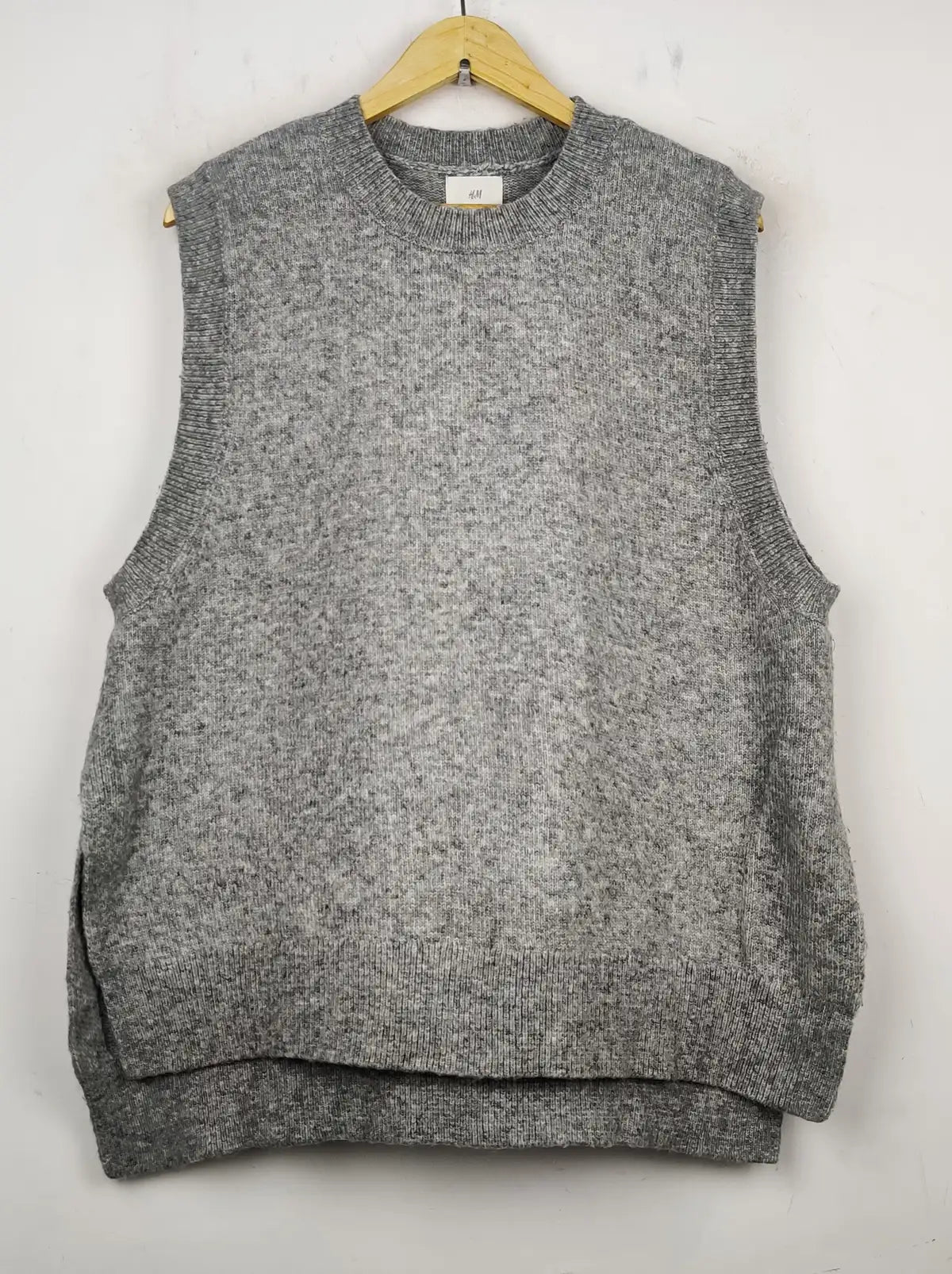 Buy online pre-used pre-loved 100% authentic & Original branded H&M (SL-1804) available in Pakistan. Top international brands avilable.