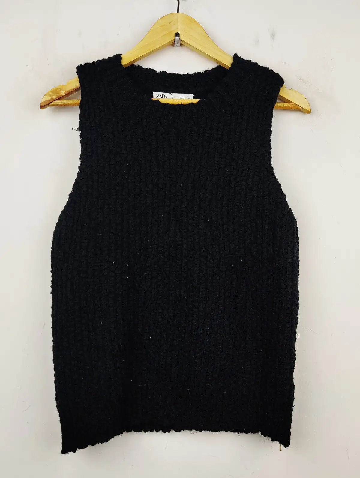 Buy online pre-used pre-loved 100% authentic & Original branded Zara (SL-1817) available in Pakistan. Top international brands avilable.