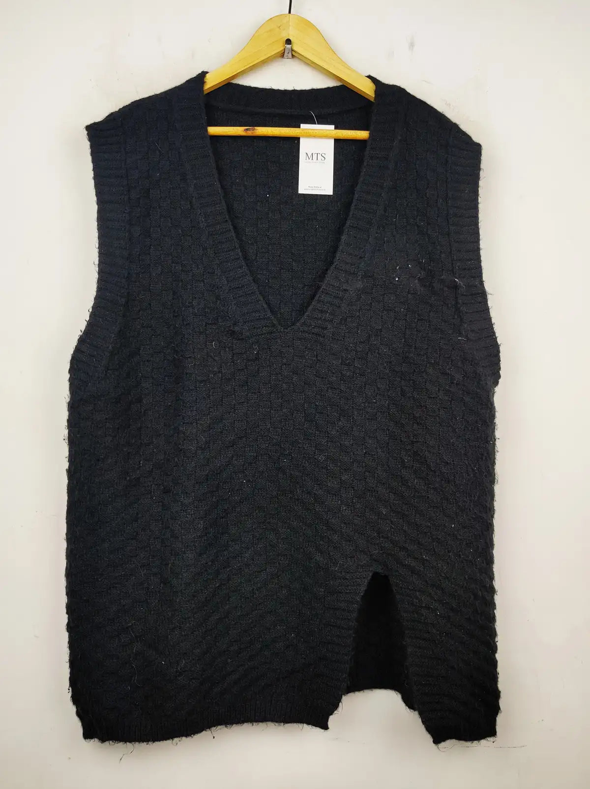 Buy online pre-used pre-loved 100% authentic & Original branded Shein (SL-1835) available in Pakistan. Top international brands avilable.