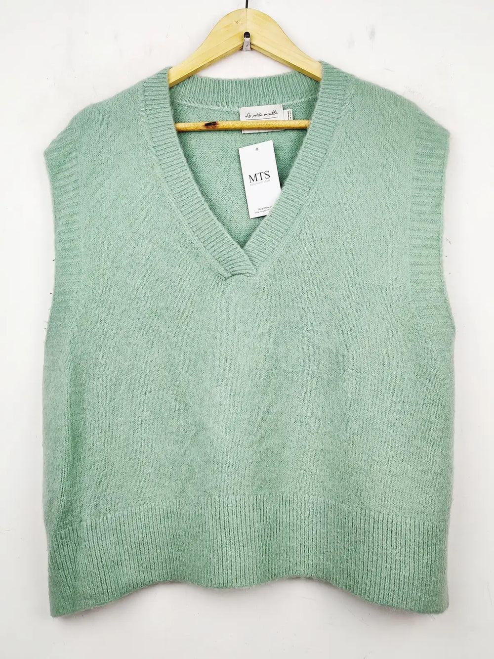 Buy online pre-used pre-loved 100% authentic & Original branded La Petite Maille Paris (SL-1837) available in Pakistan. Top international brands avilable.