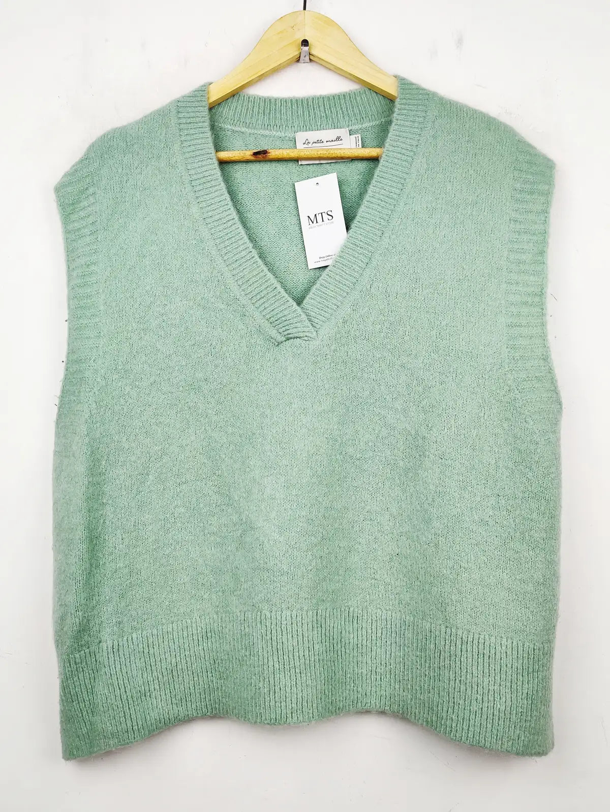 Buy online pre-used pre-loved 100% authentic & Original branded La Petite Maille Paris (SL-1837) available in Pakistan. Top international brands avilable.