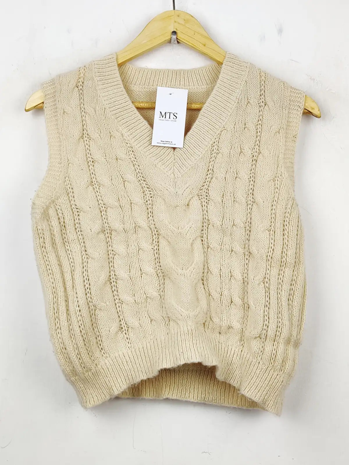 Buy online pre-used pre-loved 100% authentic & Original branded Unknown Brand (SL-1872) available in Pakistan. Top international brands avilable.