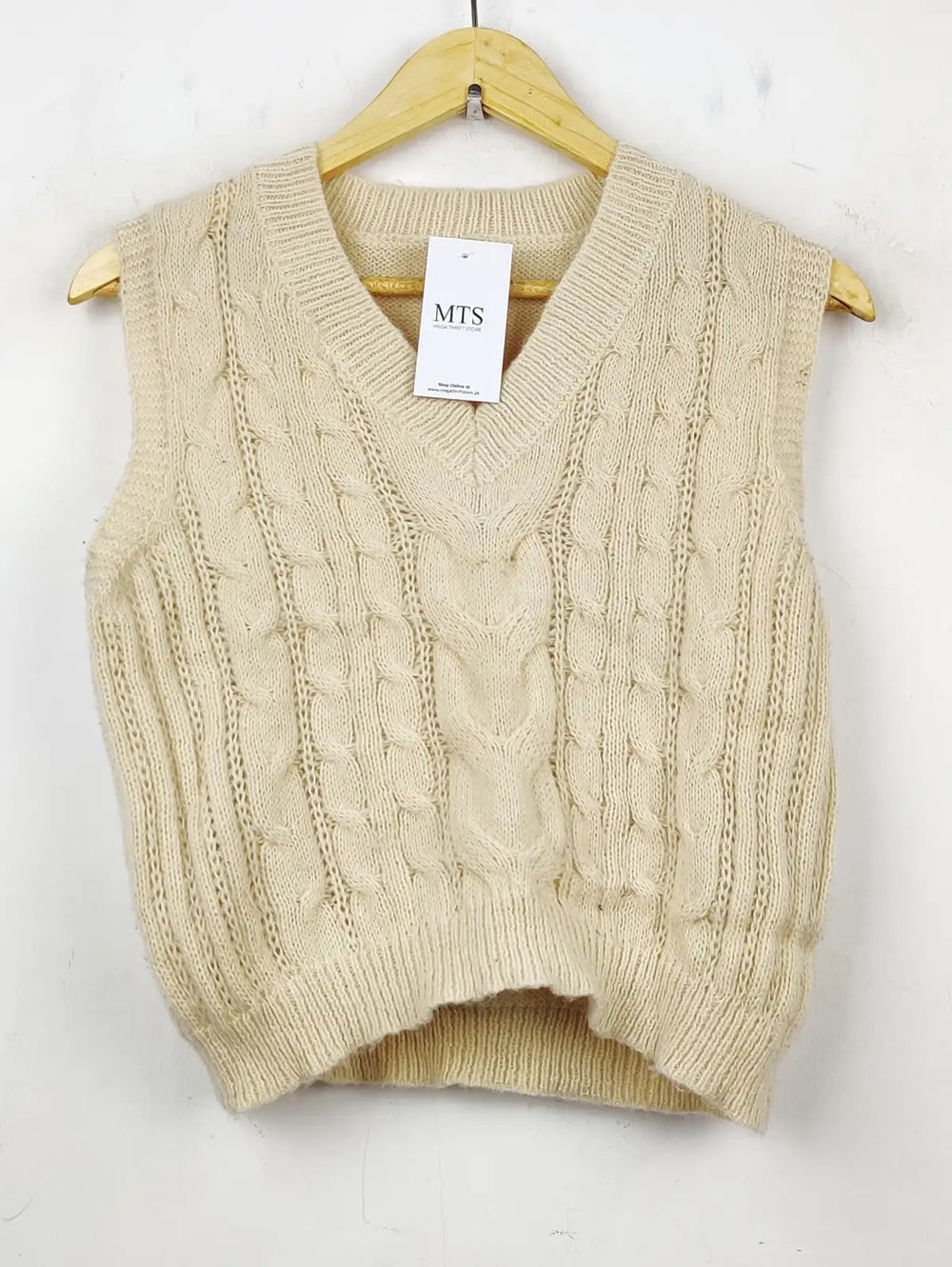 Buy online pre-used pre-loved 100% authentic & Original branded Unknown Brand (SL-1872) available in Pakistan. Top international brands avilable.