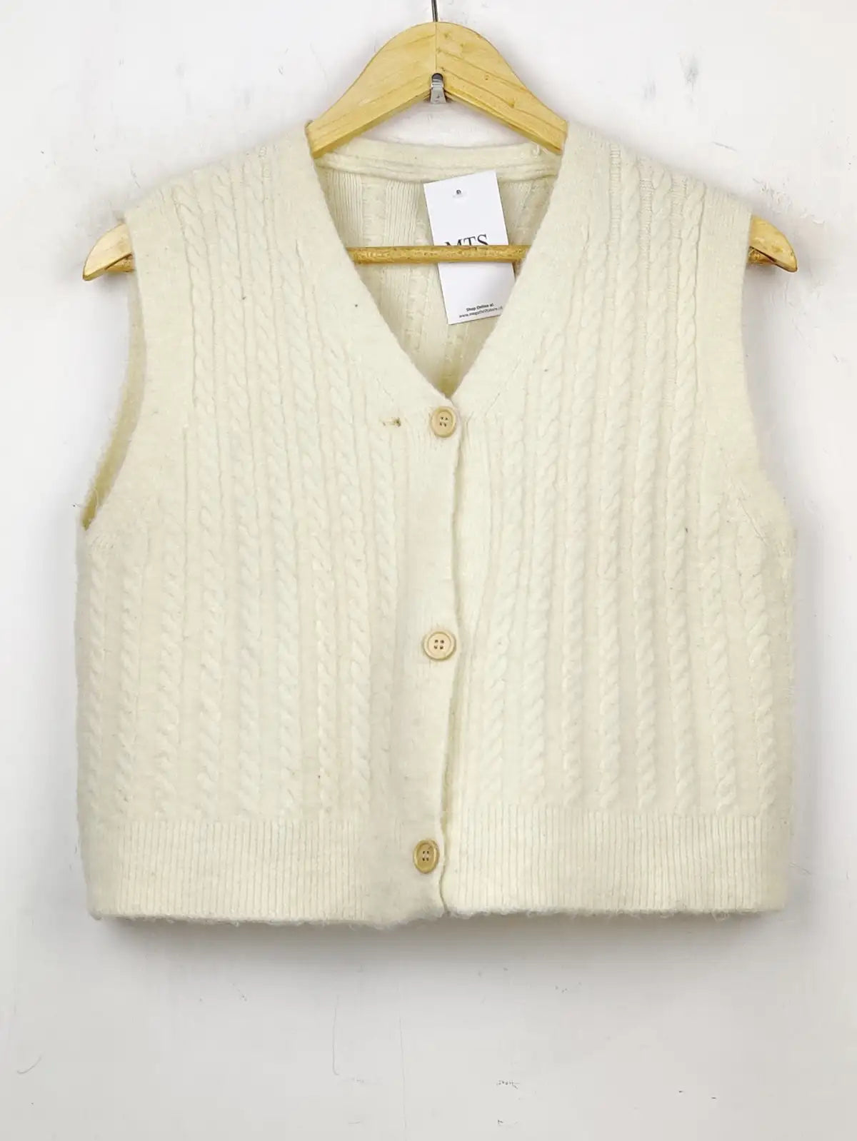 Buy online pre-used pre-loved 100% authentic & Original branded Unknown Brand (SL-1899) available in Pakistan. Top international brands avilable.