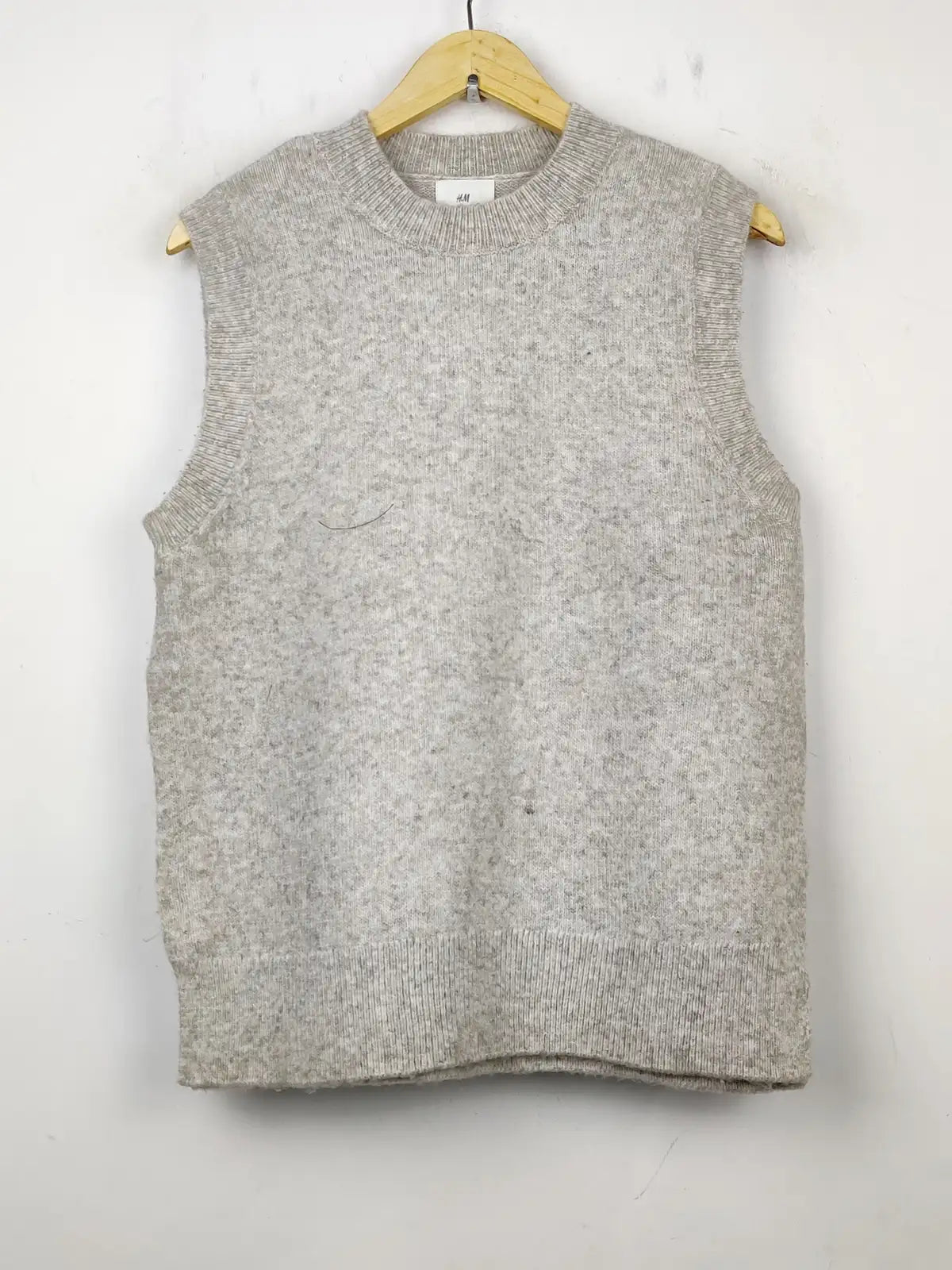 Buy online pre-used pre-loved 100% authentic & Original branded H&M (SL-1905) available in Pakistan. Top international brands avilable.
