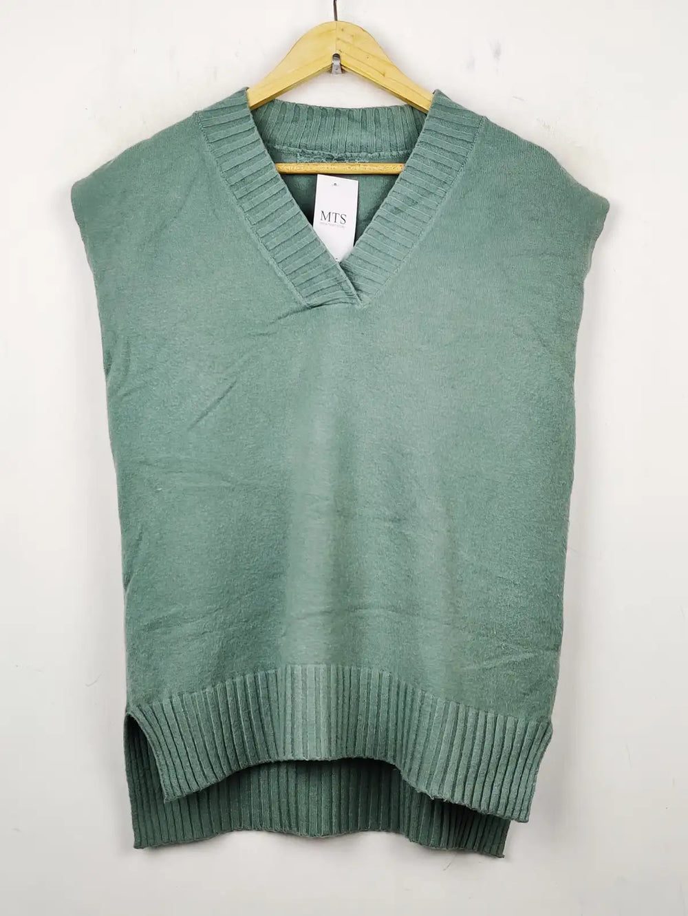 Buy online pre-used pre-loved 100% authentic & Original branded Unknown Brand (SL-1915) available in Pakistan. Top international brands avilable.