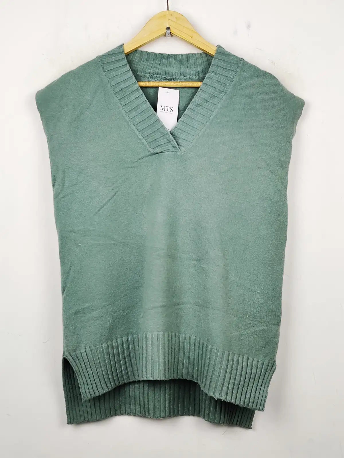 Buy online pre-used pre-loved 100% authentic & Original branded Unknown Brand (SL-1915) available in Pakistan. Top international brands avilable.