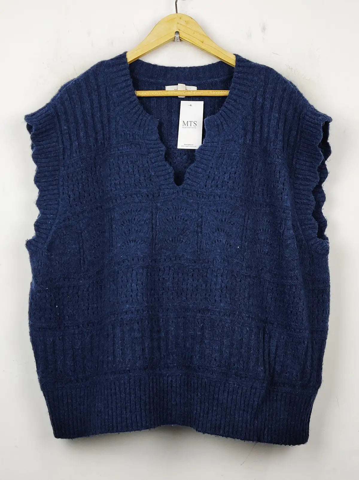 Buy online pre-used pre-loved 100% authentic & Original branded Marks & Spencer (SL-1932) available in Pakistan. Top international brands avilable.