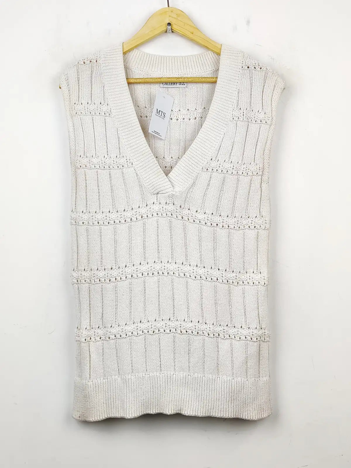 Buy online pre-used pre-loved 100% authentic & Original branded Gallery (SL-1933) available in Pakistan. Top international brands avilable.
