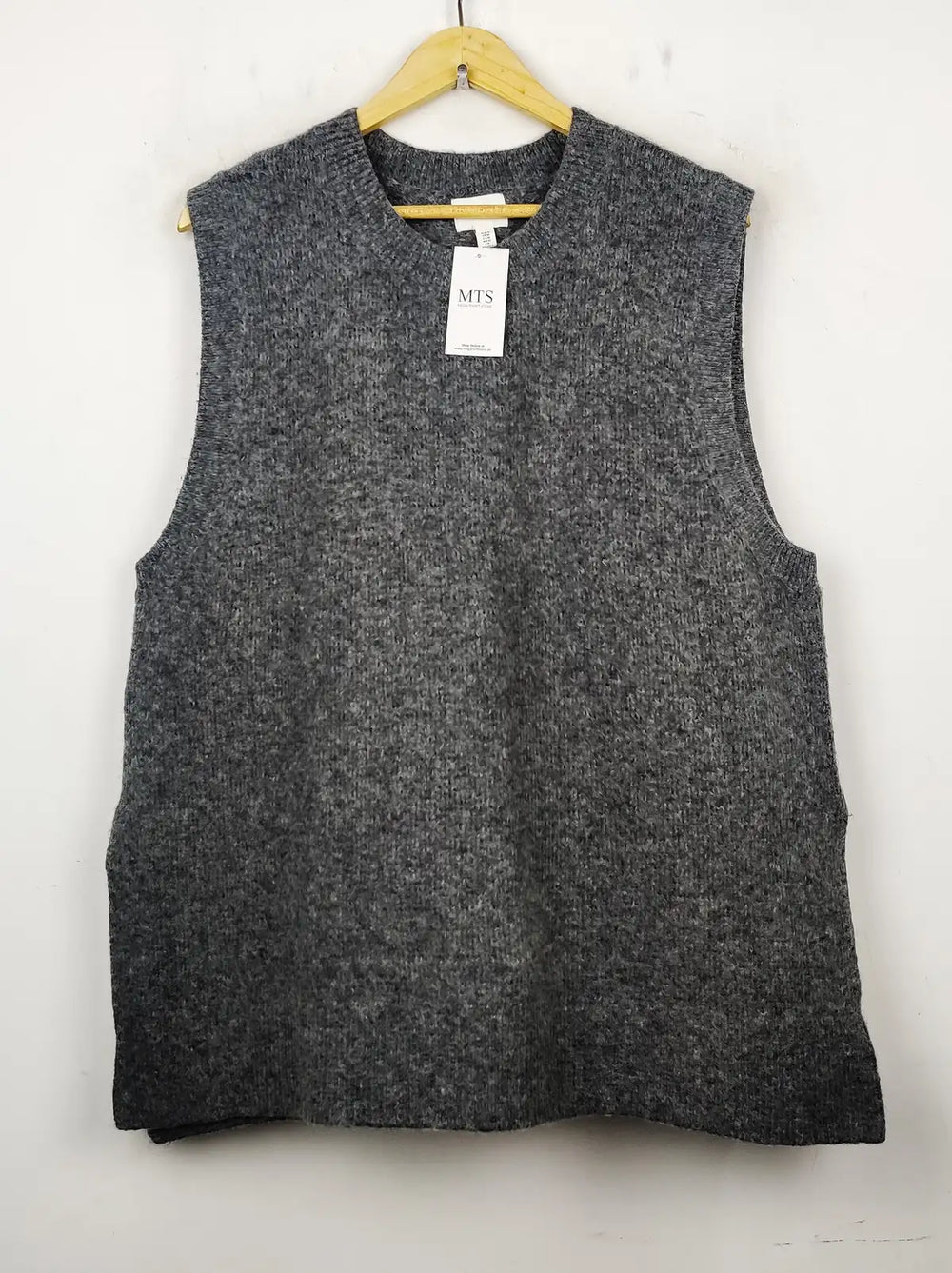 Buy online pre-used pre-loved 100% authentic & Original branded H&M (SL-1950) available in Pakistan. Top international brands avilable.