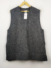 Buy online pre-used pre-loved 100% authentic & Original branded H&M (SL-1950) available in Pakistan. Top international brands avilable.