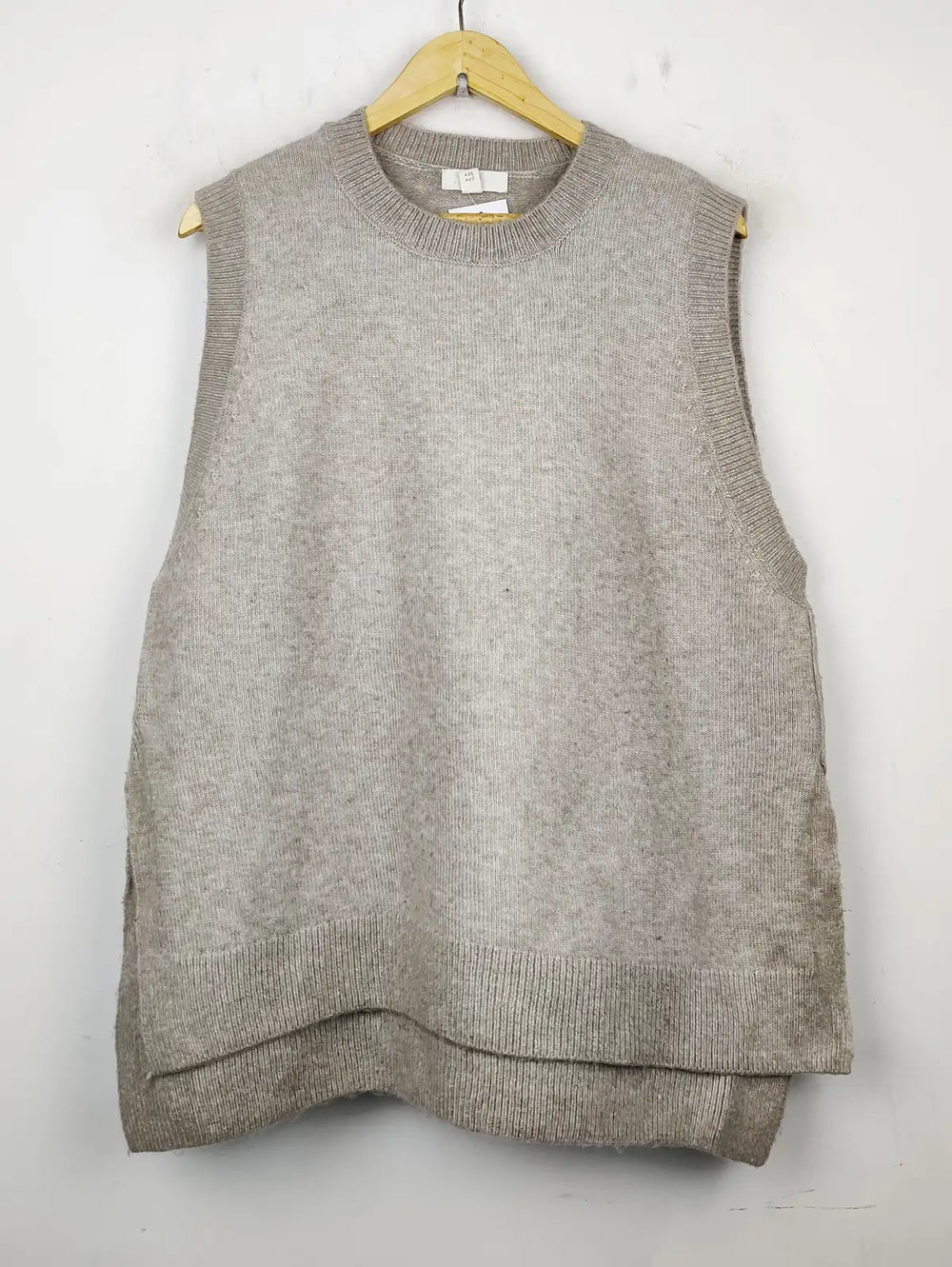 Buy online pre-used pre-loved 100% authentic & Original branded H&M (SL-1953) available in Pakistan. Top international brands avilable.