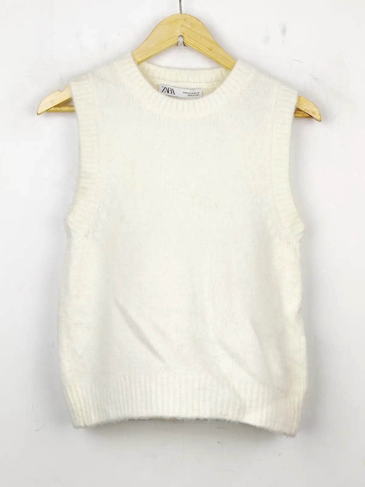 Buy online pre-used pre-loved 100% authentic & Original branded Zara (SL-1967) available in Pakistan. Top international brands avilable.