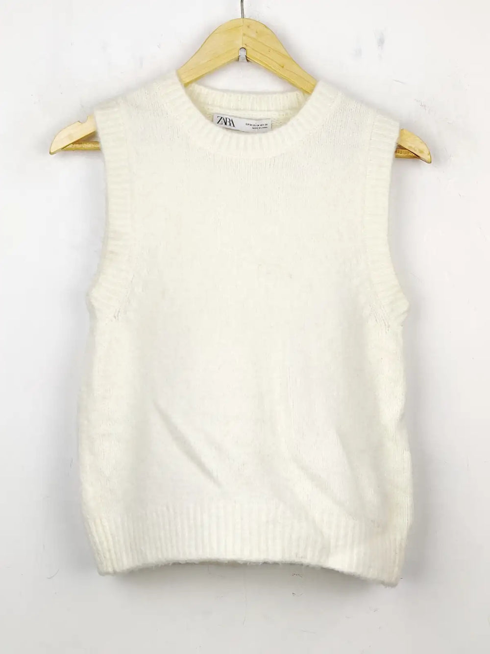 Buy online pre-used pre-loved 100% authentic & Original branded Zara (SL-1967) available in Pakistan. Top international brands avilable.