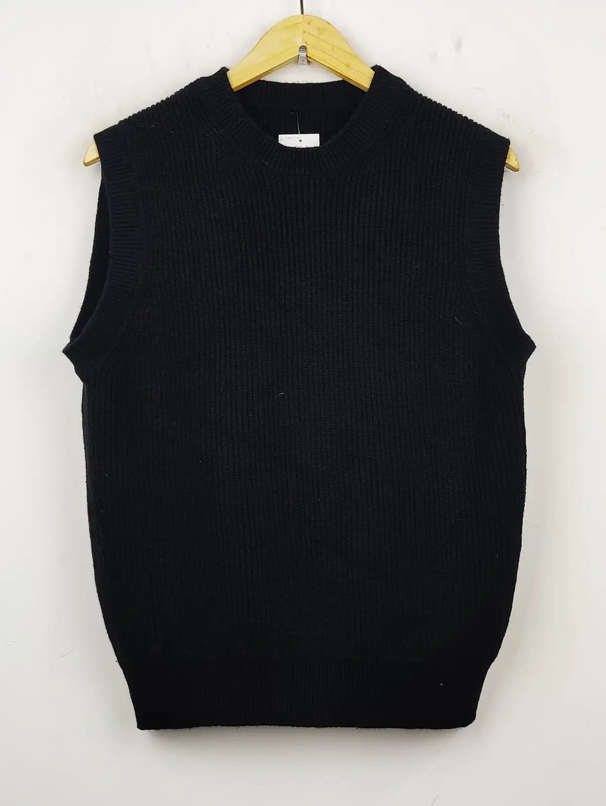 Buy online pre-used pre-loved 100% authentic & Original branded Unknown Brand (SL-1972) available in Pakistan. Top international brands avilable.