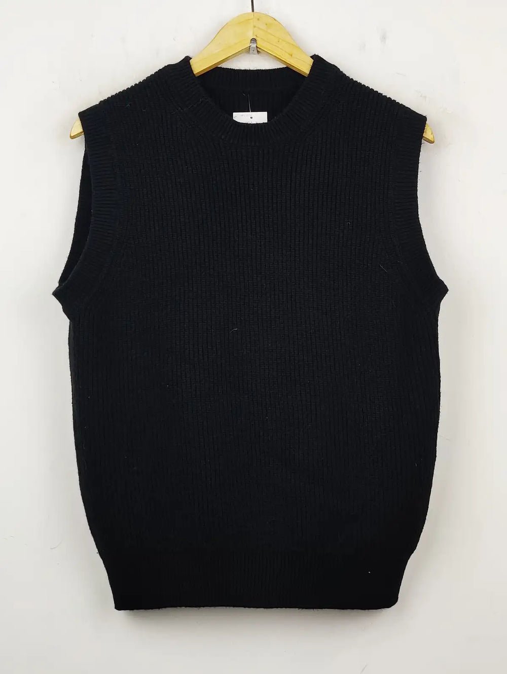 Buy online pre-used pre-loved 100% authentic & Original branded Unknown Brand (SL-1972) available in Pakistan. Top international brands avilable.