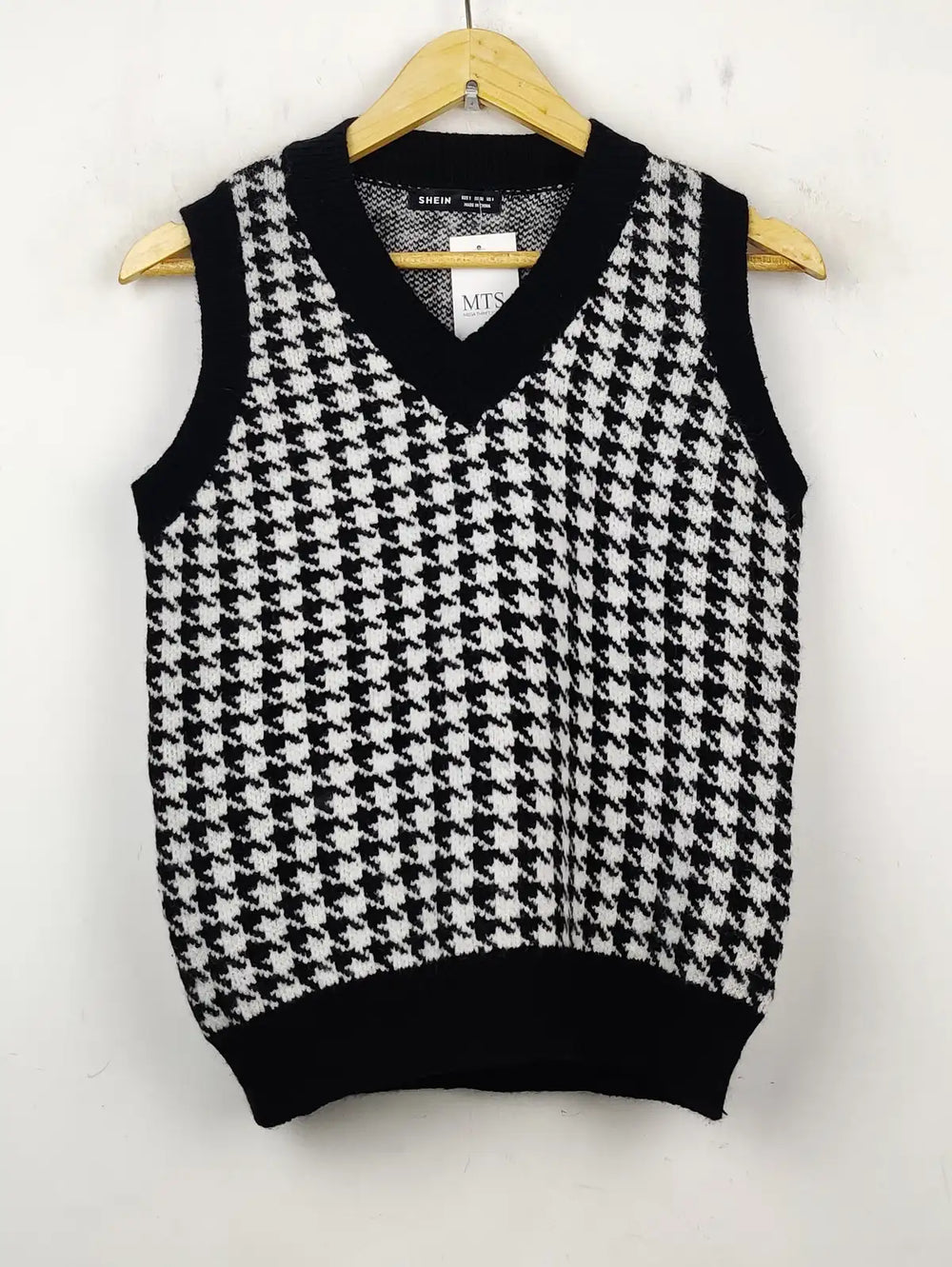 Buy online pre-used pre-loved 100% authentic & Original branded Shein (SL-1977) available in Pakistan. Top international brands avilable.