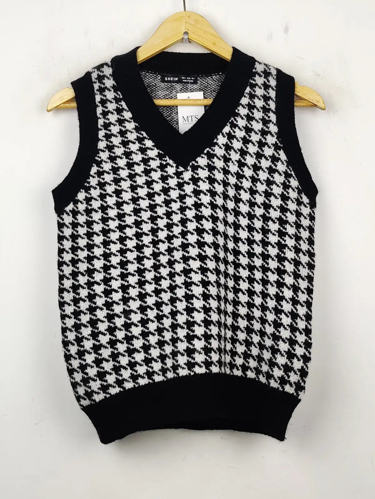 Buy online pre-used pre-loved 100% authentic & Original branded Shein (SL-1977) available in Pakistan. Top international brands avilable.