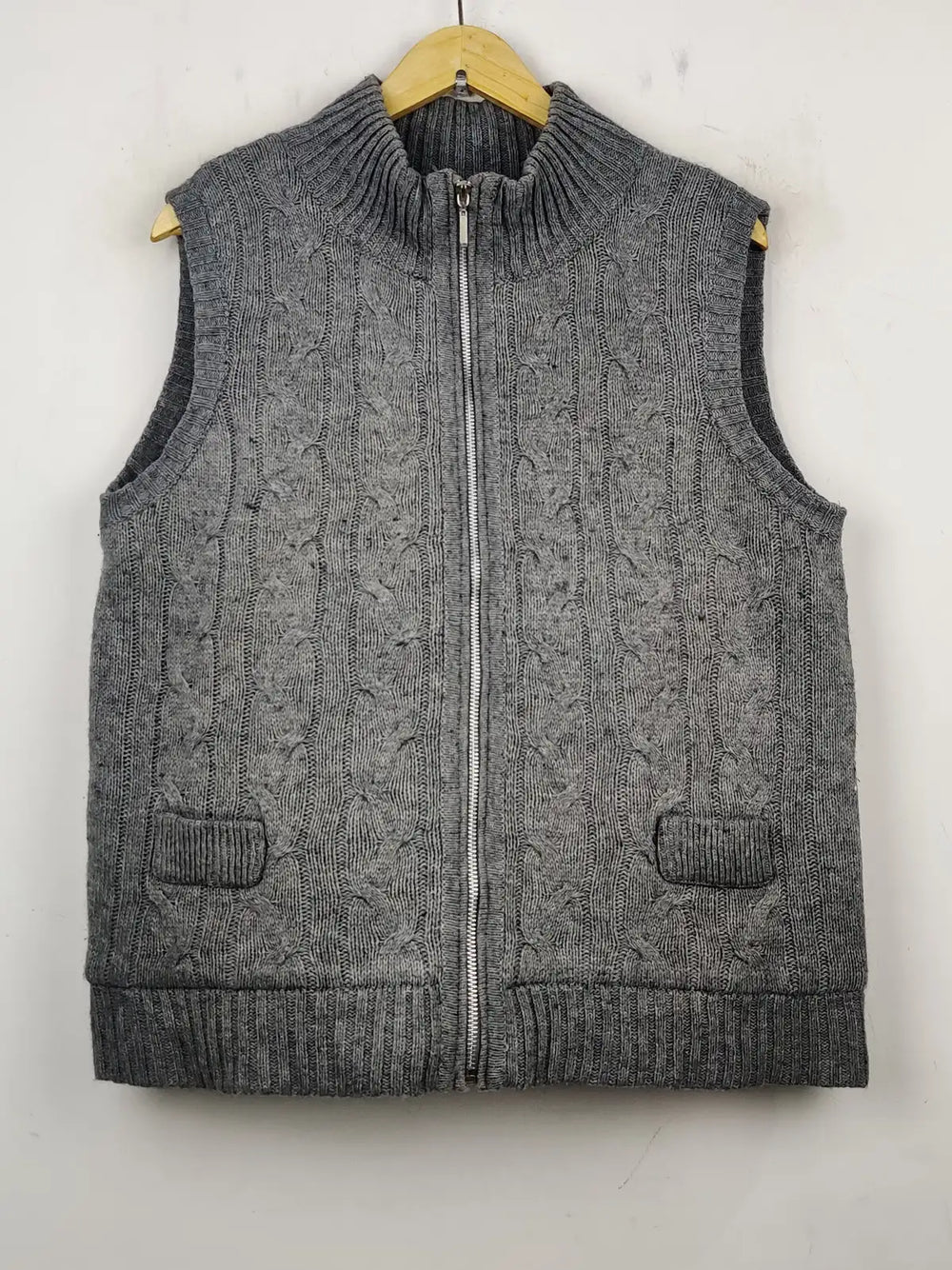 Buy online pre-used pre-loved 100% authentic & Original branded Armand Thiery (SL-1990) available in Pakistan. Top international brands avilable.