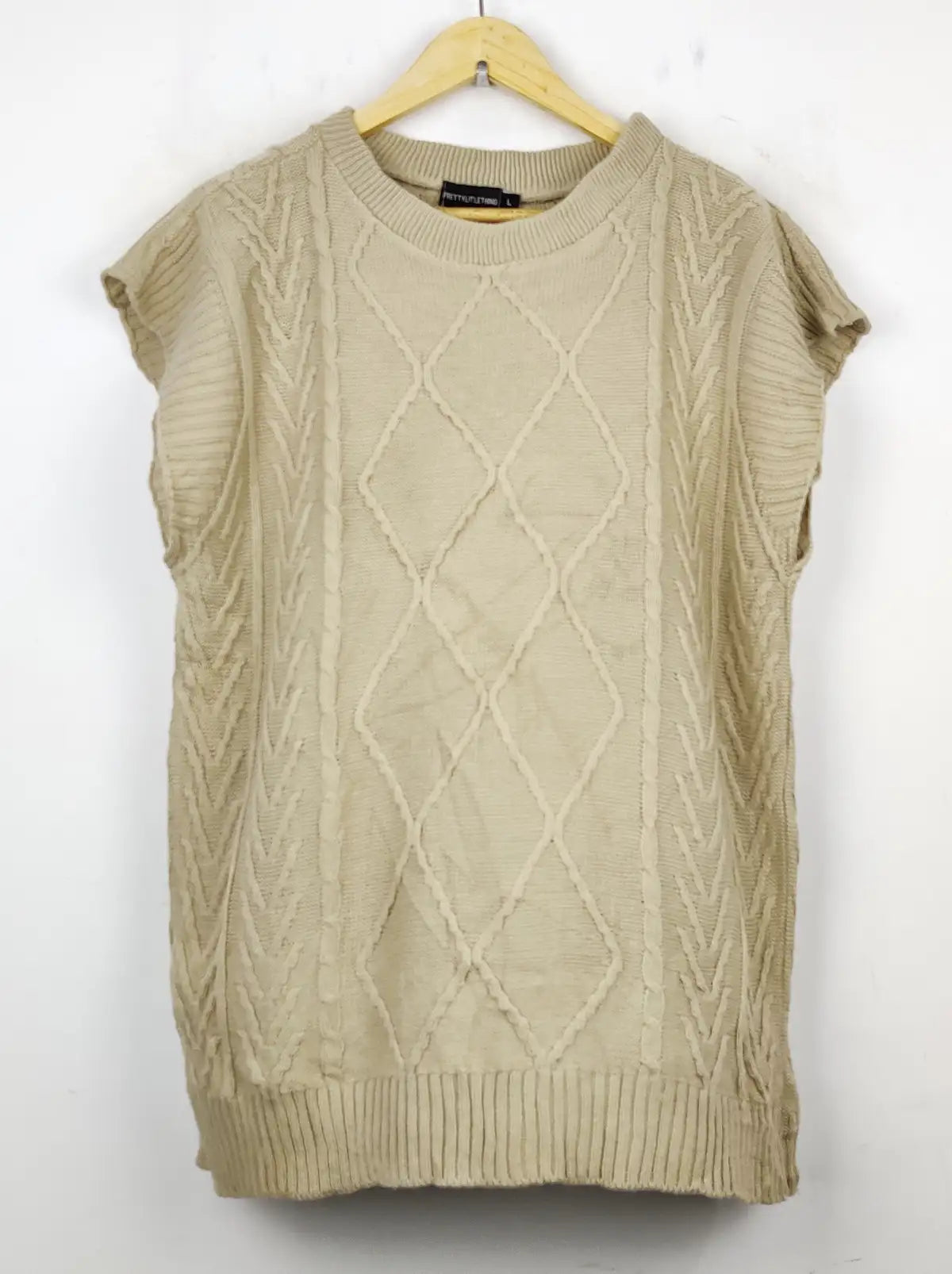 Buy online pre-used pre-loved 100% authentic & Original branded Prettylittlething (SL-1993) available in Pakistan. Top international brands avilable.