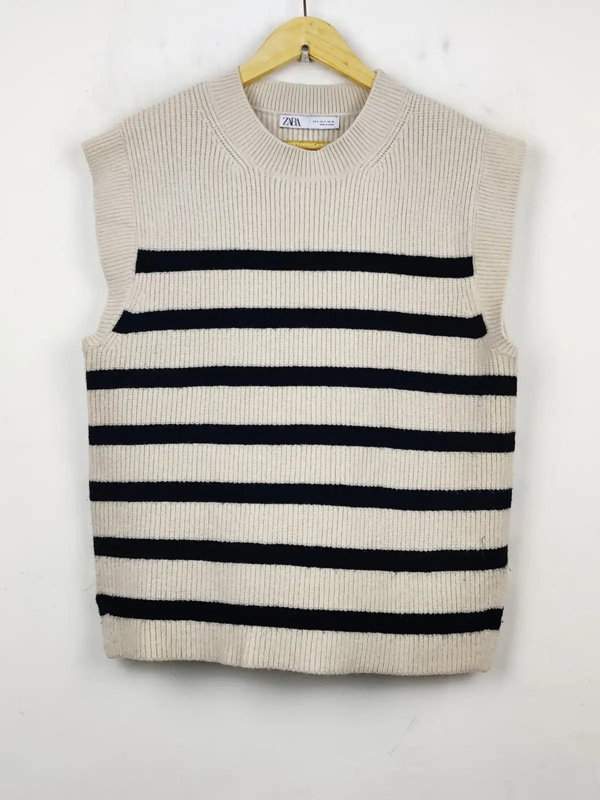 Buy online pre-used pre-loved 100% authentic & Original branded Zara (SL-2014) available in Pakistan. Top international brands avilable.