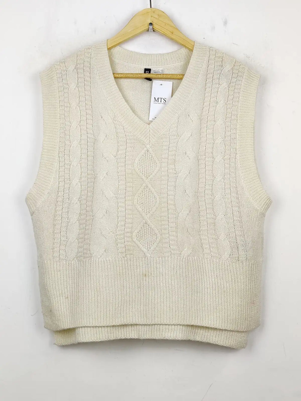 Buy online pre-used pre-loved 100% authentic & Original branded H&M (SL-2019) available in Pakistan. Top international brands avilable.