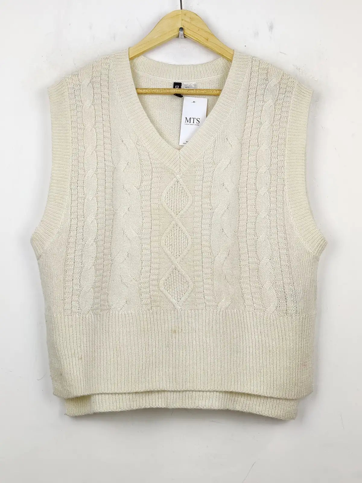 Buy online pre-used pre-loved 100% authentic & Original branded H&M (SL-2019) available in Pakistan. Top international brands avilable.