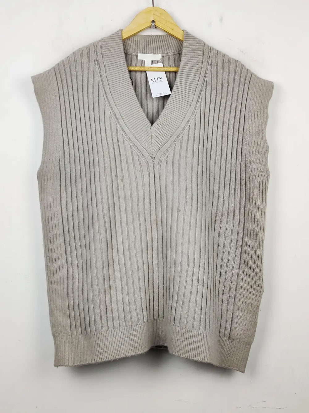 Buy online pre-used pre-loved 100% authentic & Original branded H&M (SL-2020) available in Pakistan. Top international brands avilable.