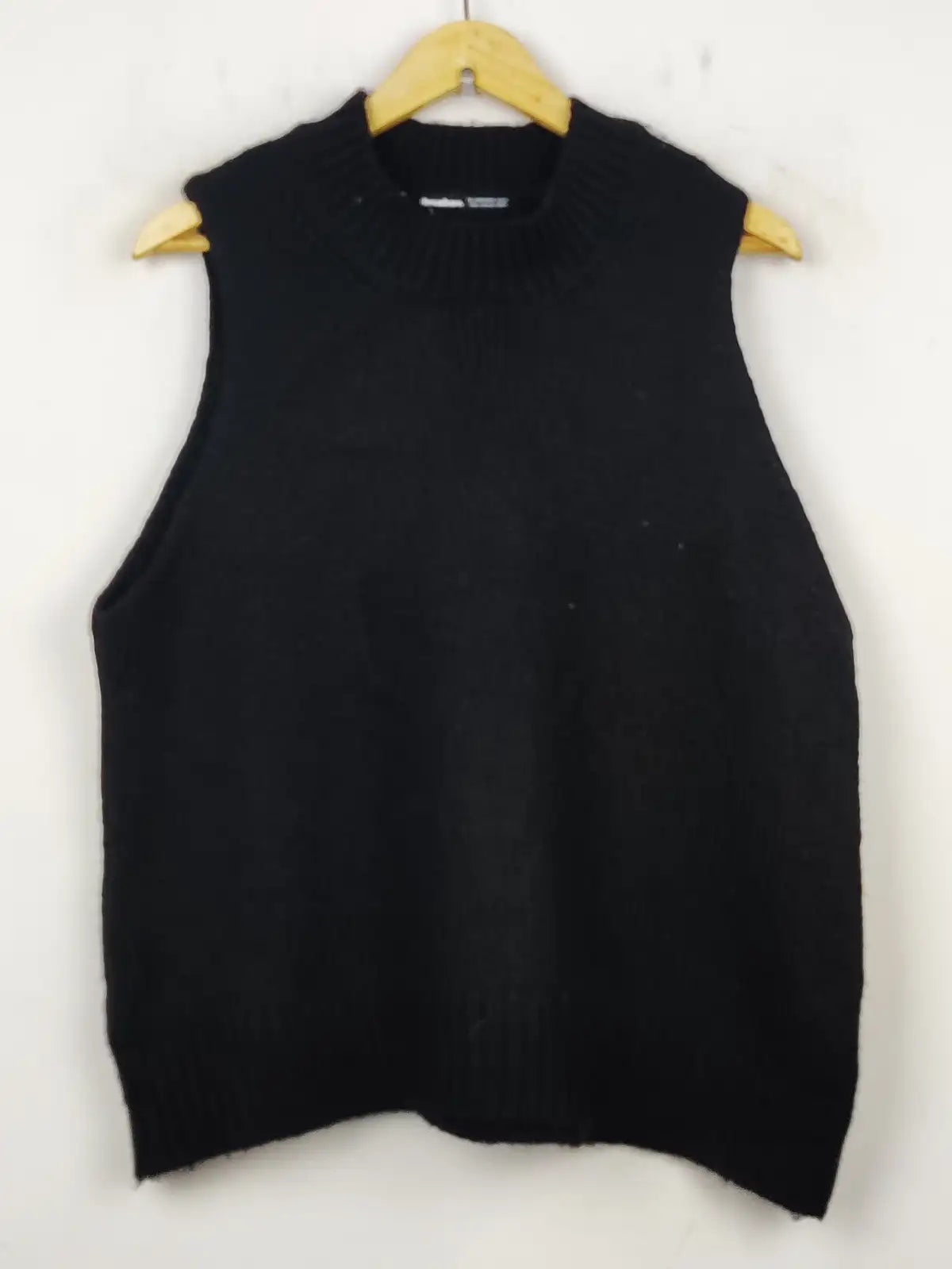 Buy online pre-used pre-loved 100% authentic & Original branded Threadbare (SL-2033) available in Pakistan. Top international brands avilable.