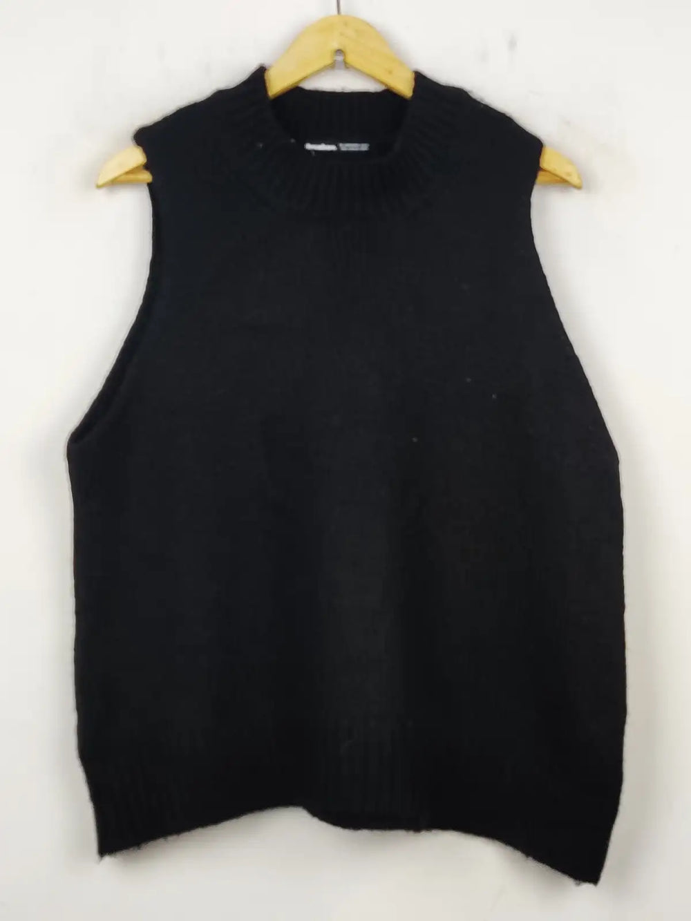 Buy online pre-used pre-loved 100% authentic & Original branded Threadbare (SL-2033) available in Pakistan. Top international brands avilable.