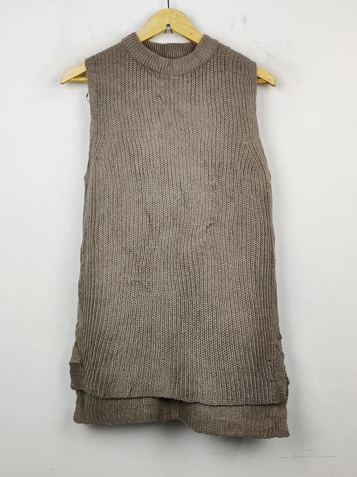 Buy online pre-used pre-loved 100% authentic & Original branded New Look (SL-2061) available in Pakistan. Top international brands avilable.