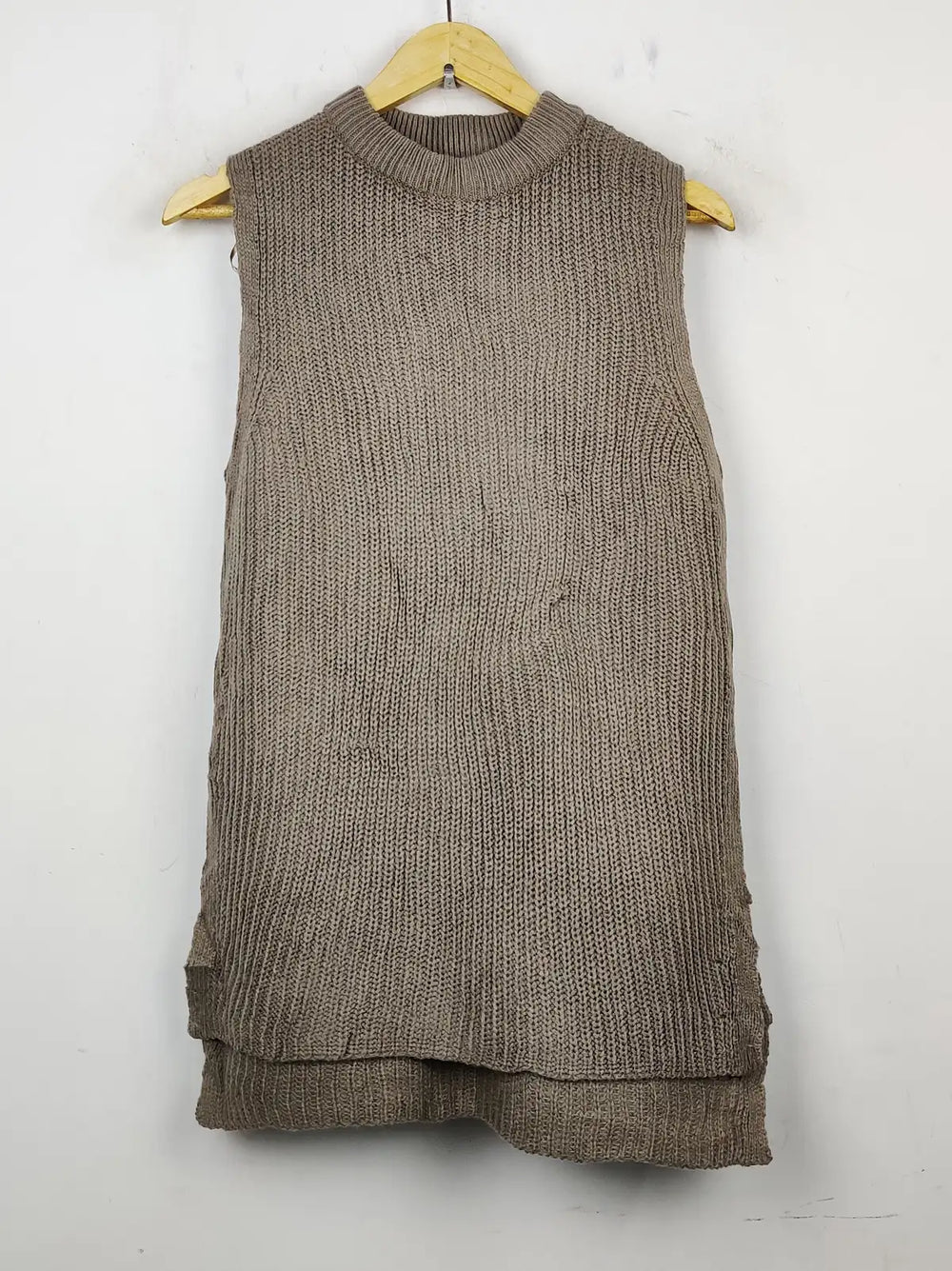 Buy online pre-used pre-loved 100% authentic & Original branded New Look (SL-2061) available in Pakistan. Top international brands avilable.
