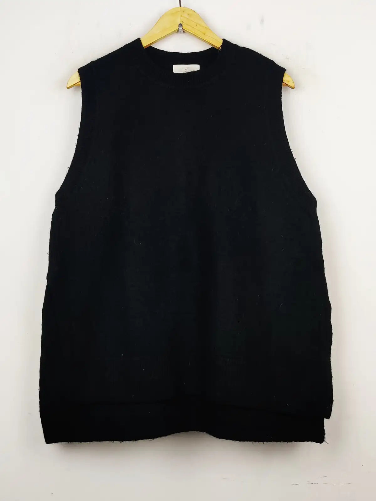 Buy online pre-used pre-loved 100% authentic & Original branded H&M (SL-2084) available in Pakistan. Top international brands avilable.