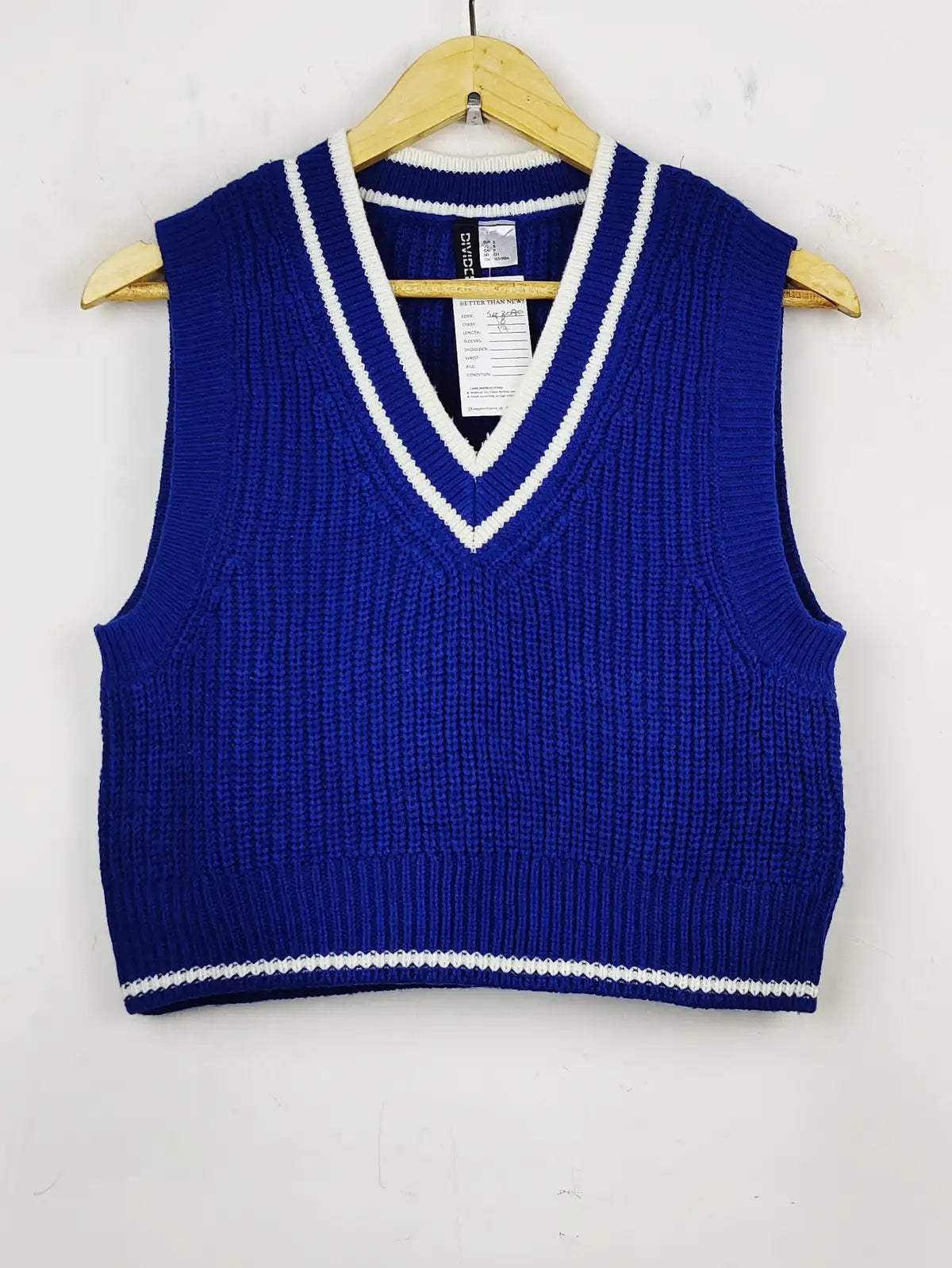 Buy online pre-used pre-loved 100% authentic & Original branded H&M (SL-2090) available in Pakistan. Top international brands avilable.