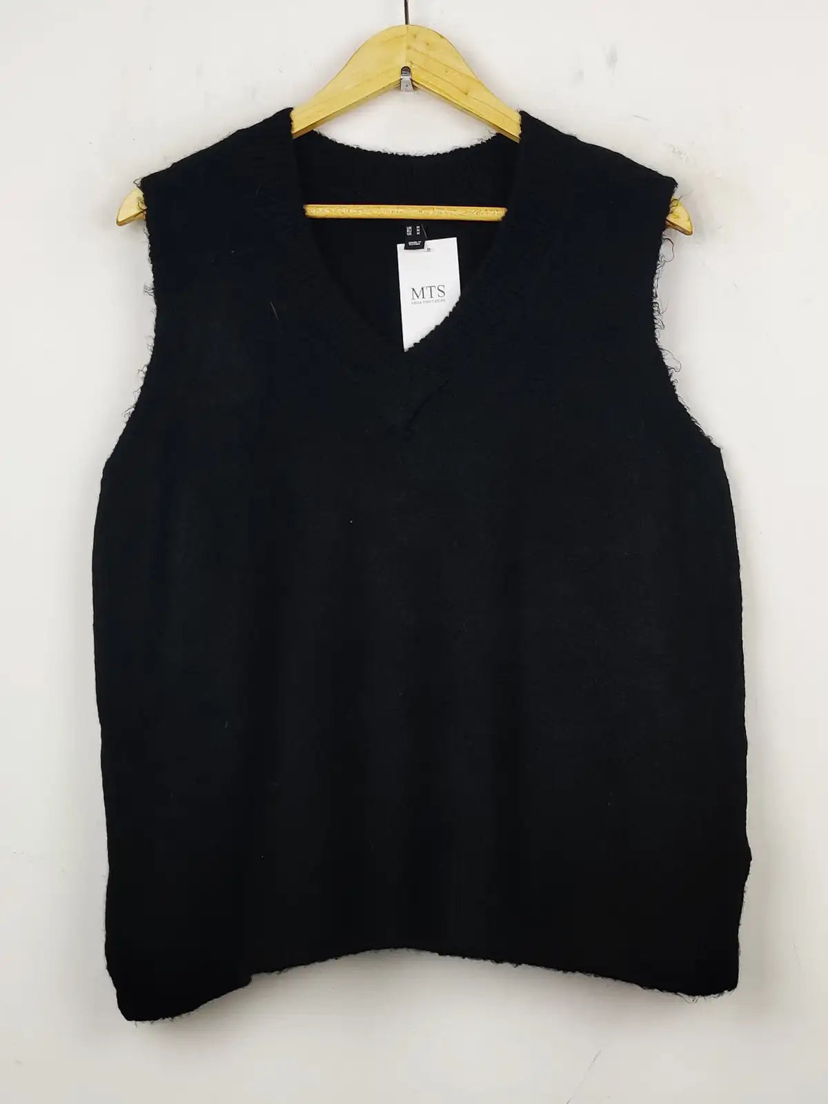 Buy online pre-used pre-loved 100% authentic & Original branded New Look (SL-2093) available in Pakistan. Top international brands avilable.