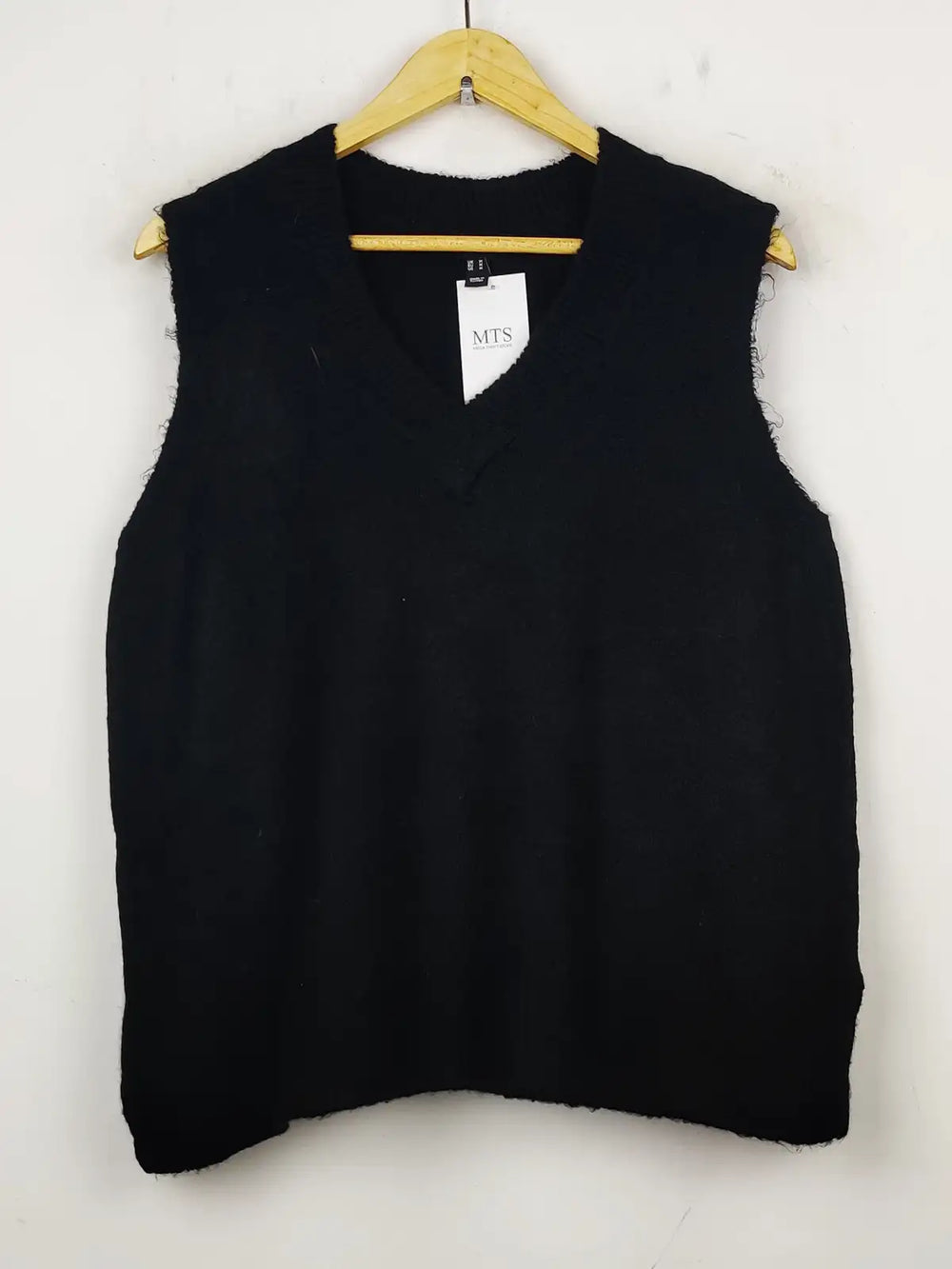 Buy online pre-used pre-loved 100% authentic & Original branded New Look (SL-2093) available in Pakistan. Top international brands avilable.