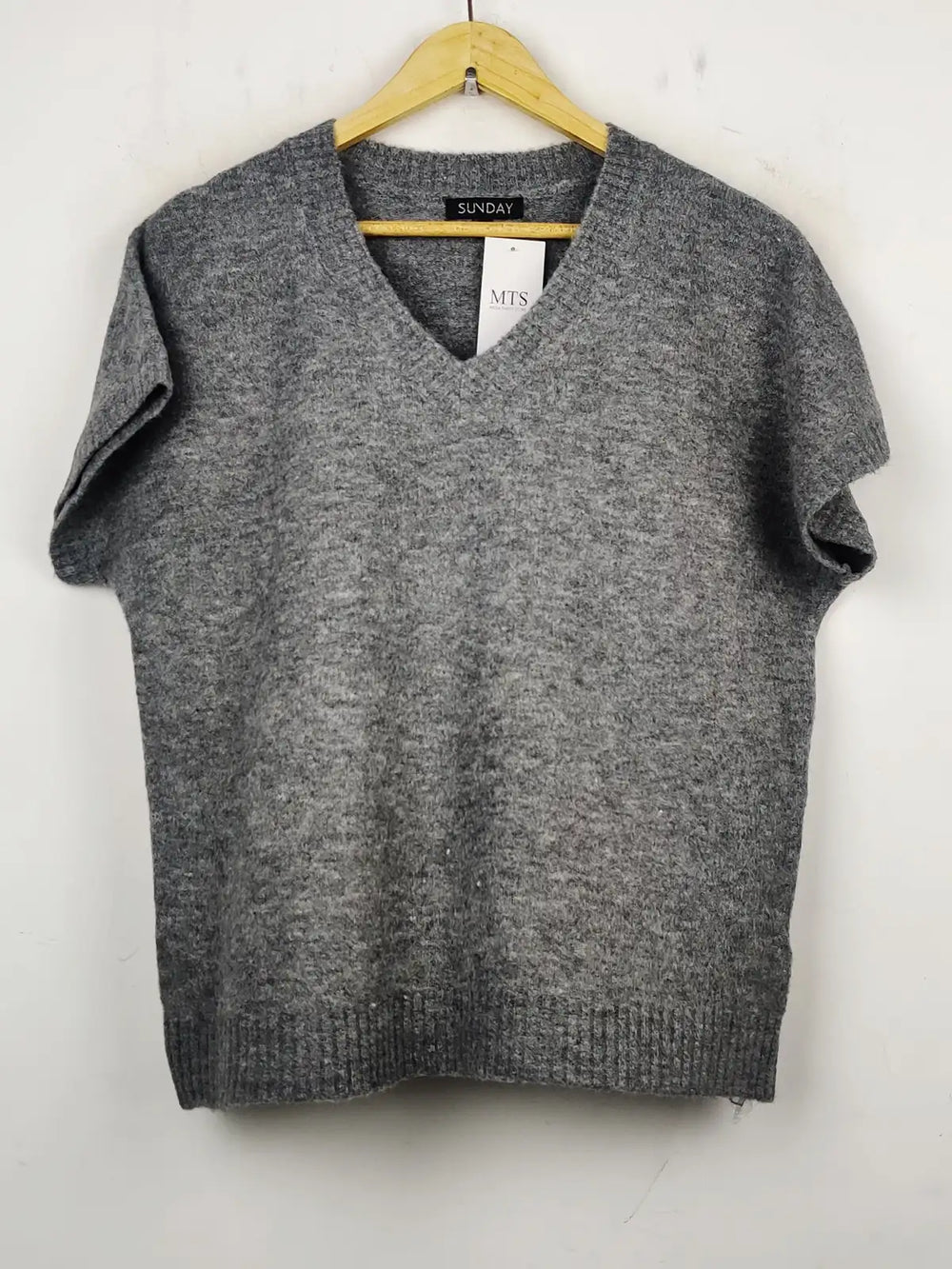 Buy online pre-used pre-loved 100% authentic & Original branded Sunday (SL-2111) available in Pakistan. Top international brands avilable.