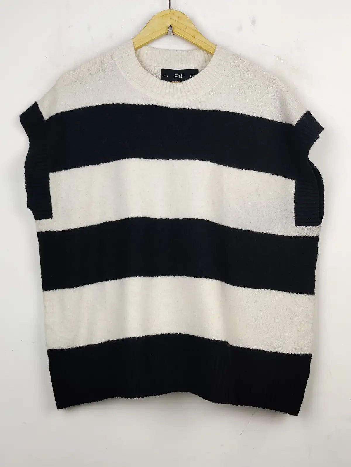 Buy online pre-used pre-loved 100% authentic & Original branded F&F (SL-2164) available in Pakistan. Top international brands avilable.