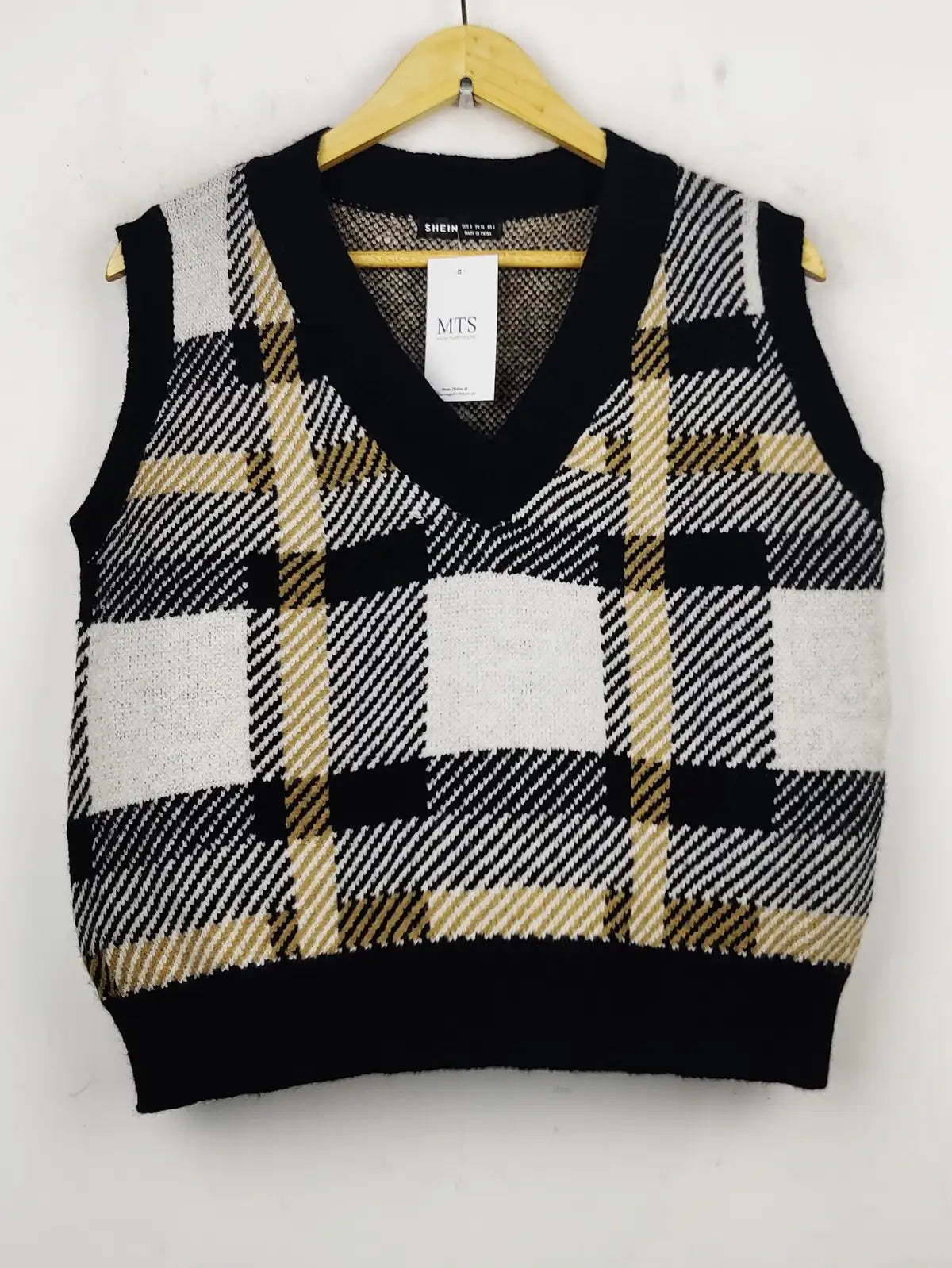 Buy online pre-used pre-loved 100% authentic & Original branded Shein (SL-2179) available in Pakistan. Top international brands avilable.