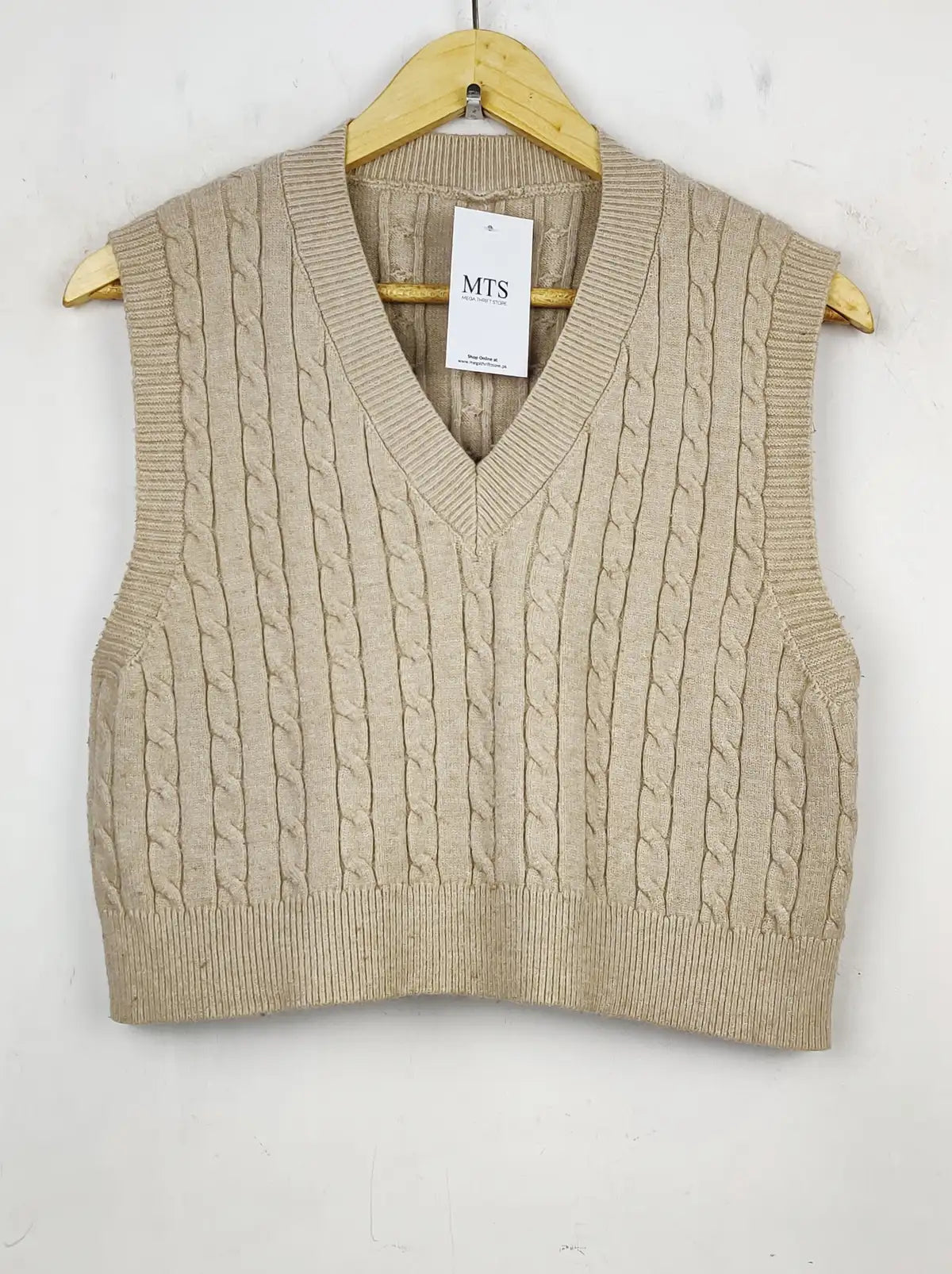 Buy online pre-used pre-loved 100% authentic & Original branded Unknown Brand (SL-2194) available in Pakistan. Top international brands avilable.