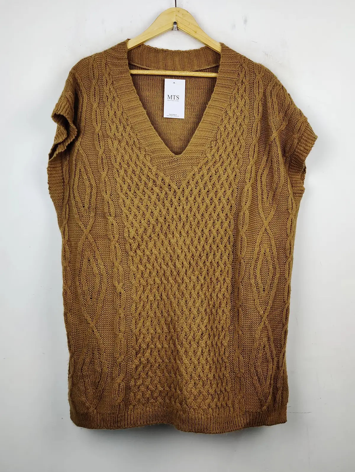 Buy online pre-used pre-loved 100% authentic & Original branded Unknown Brand (SL-2196) available in Pakistan. Top international brands avilable.