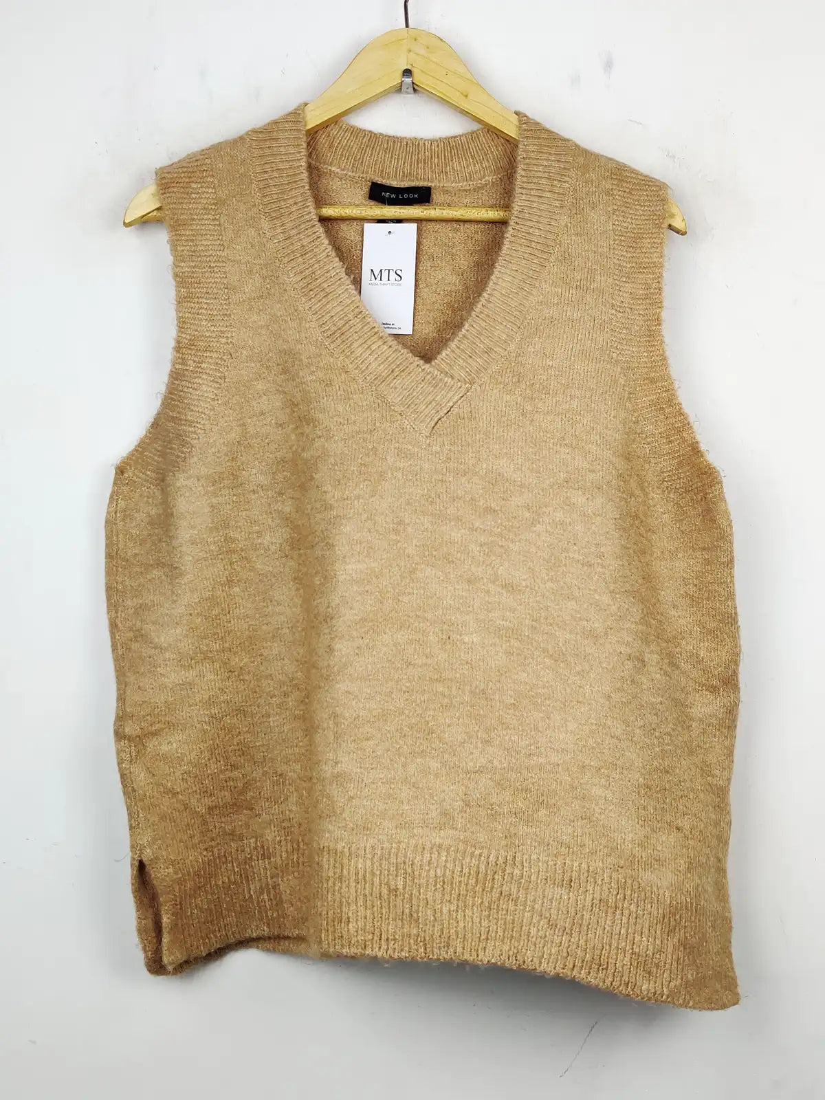 Buy online pre-used pre-loved 100% authentic & Original branded New Look (SL-2229) available in Pakistan. Top international brands avilable.