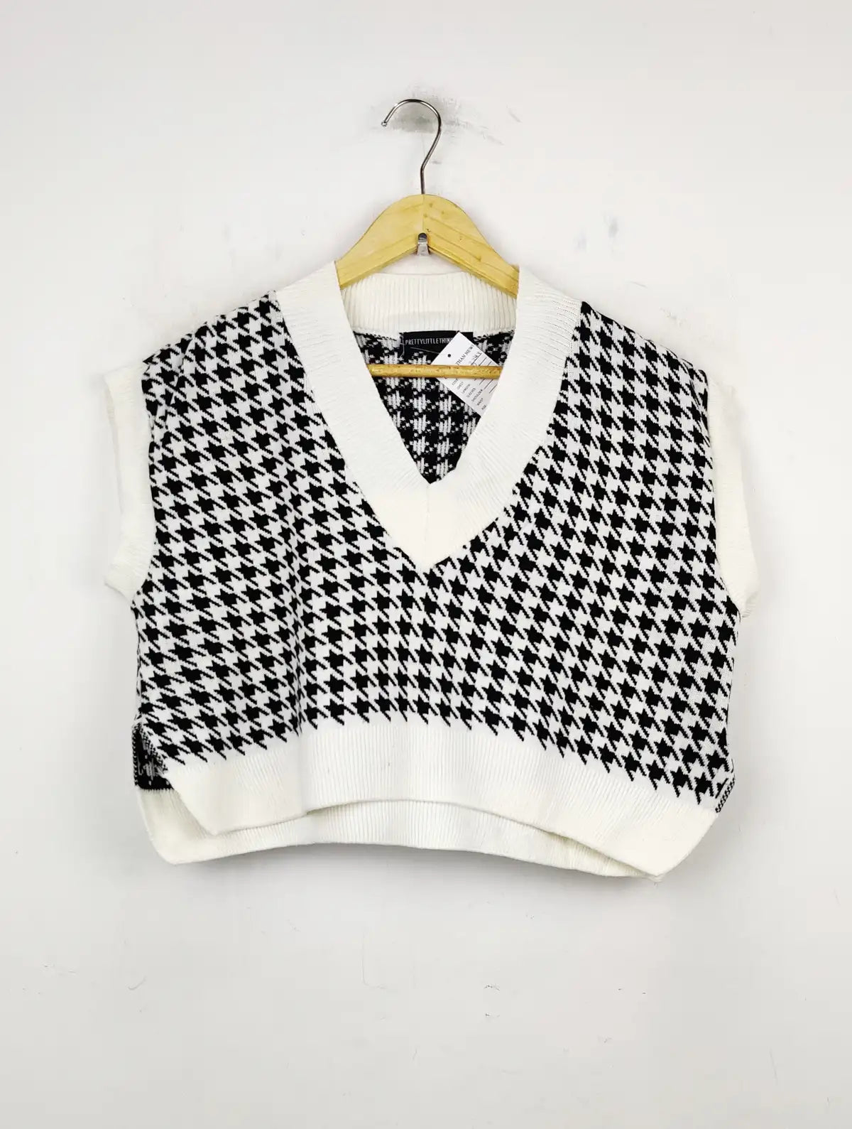 Buy online pre-used pre-loved 100% authentic & Original branded Pretty Little Thing (SL-2243) available in Pakistan. Top international brands avilable.