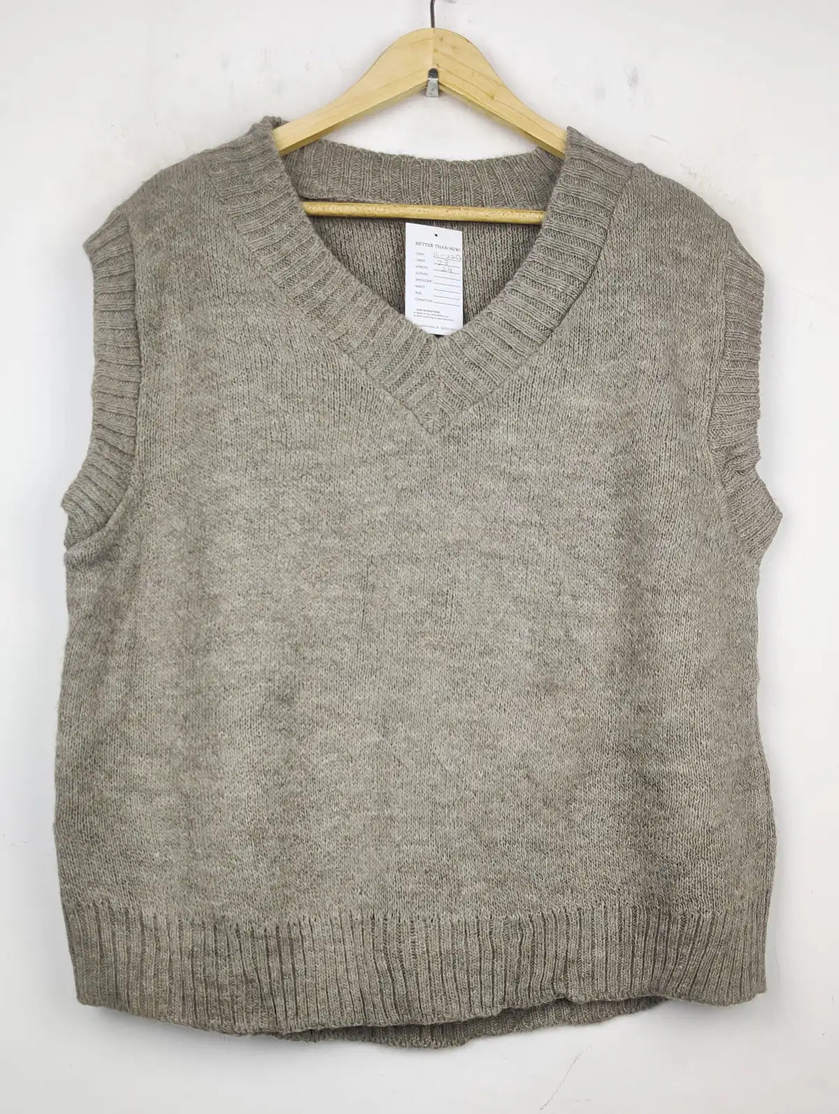 Buy online pre-used pre-loved 100% authentic & Original branded Unknown Brand (SL-2253) available in Pakistan. Top international brands avilable.