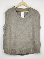 Buy online pre-used pre-loved 100% authentic & Original branded Unknown Brand (SL-2253) available in Pakistan. Top international brands avilable.