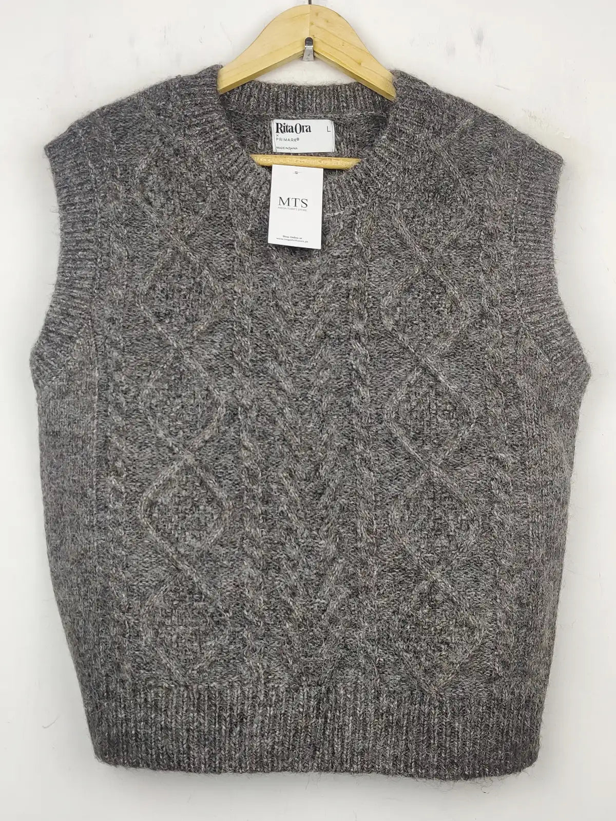 Buy online pre-used pre-loved 100% authentic & Original branded Primark (SL-2254) available in Pakistan. Top international brands avilable.