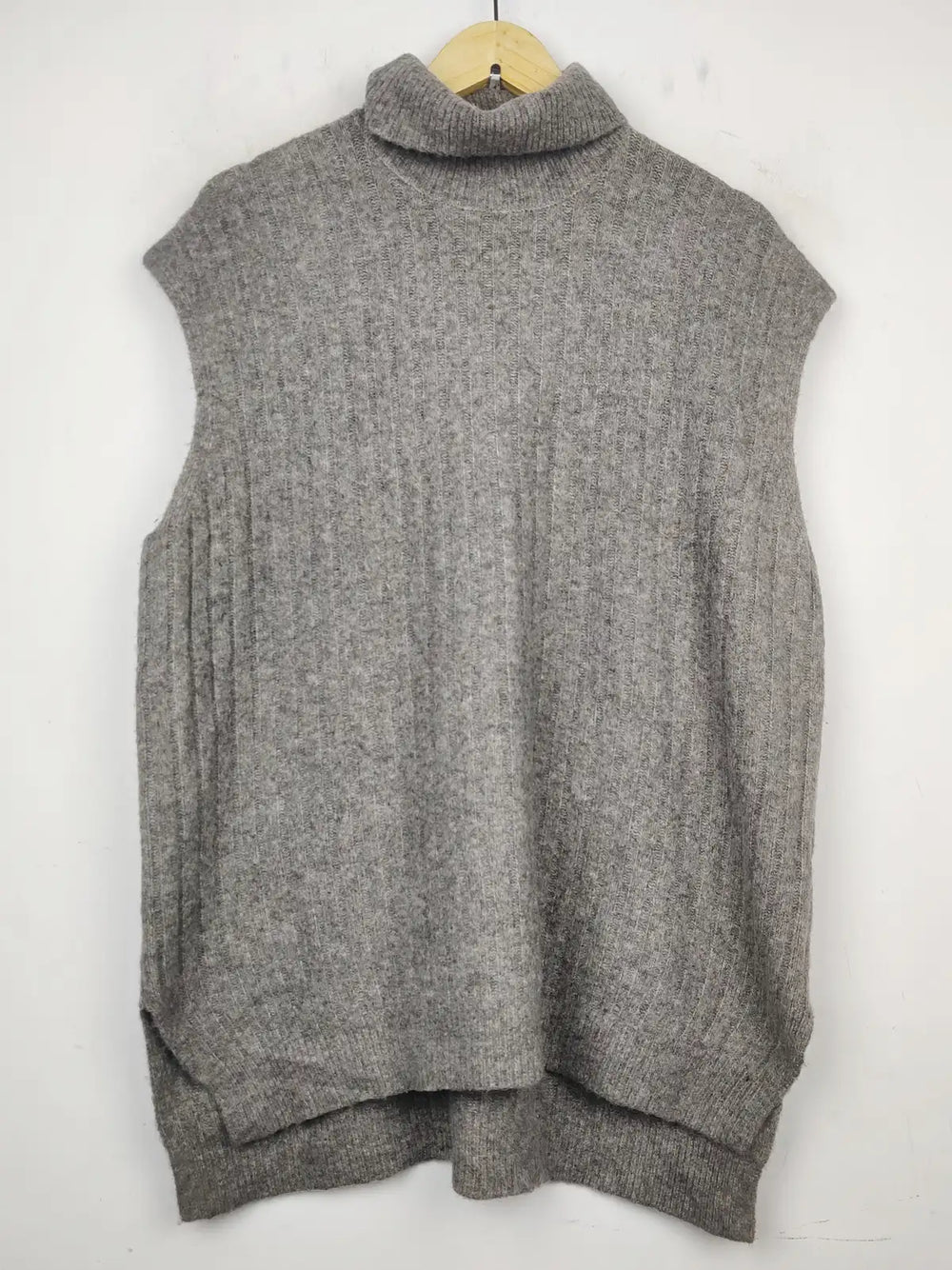 Buy online pre-used pre-loved 100% authentic & Original branded F&F (SL-2255) available in Pakistan. Top international brands avilable.