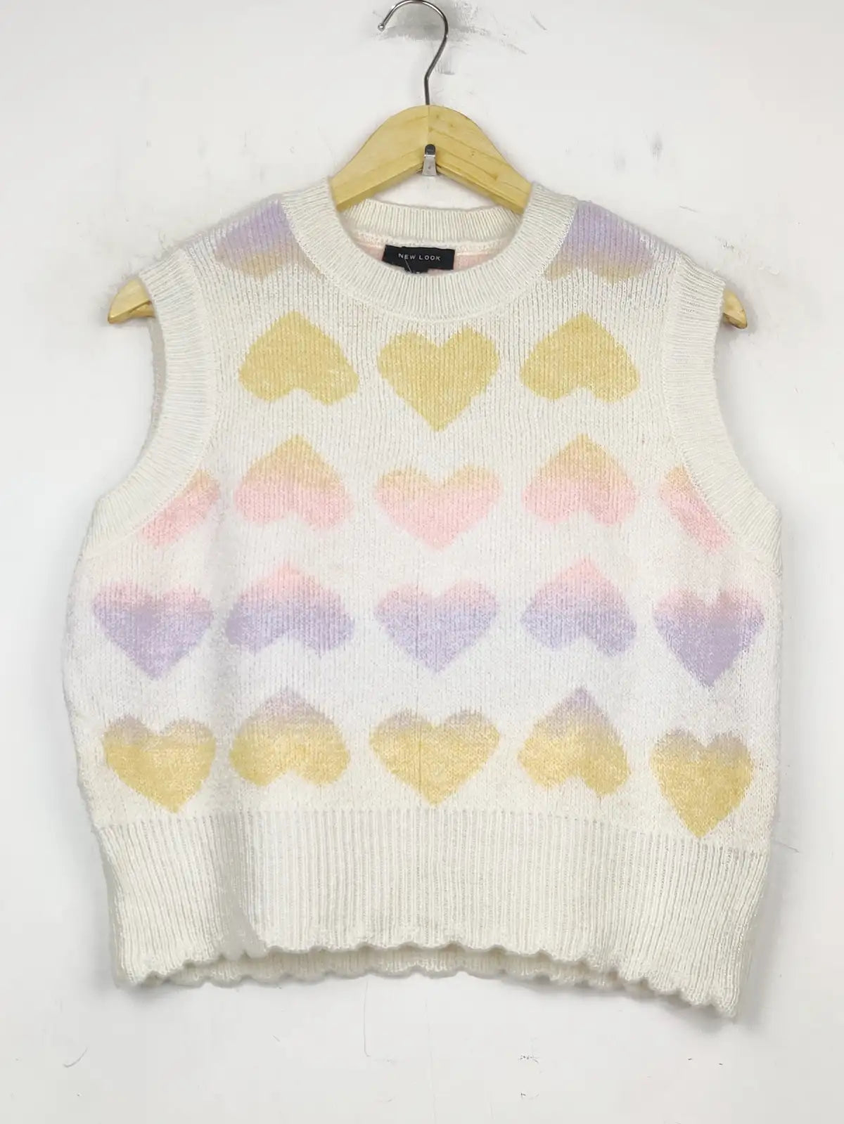 Buy online pre-used pre-loved 100% authentic & Original branded New Look (SL-2264) available in Pakistan. Top international brands avilable.