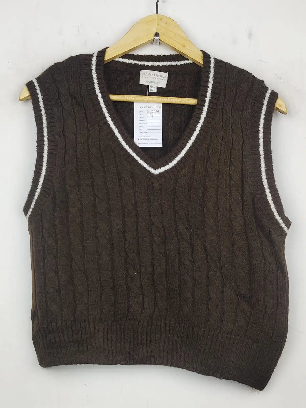 Buy online pre-used pre-loved 100% authentic & Original branded Pull And Bear (SL-2269) available in Pakistan. Top international brands avilable.