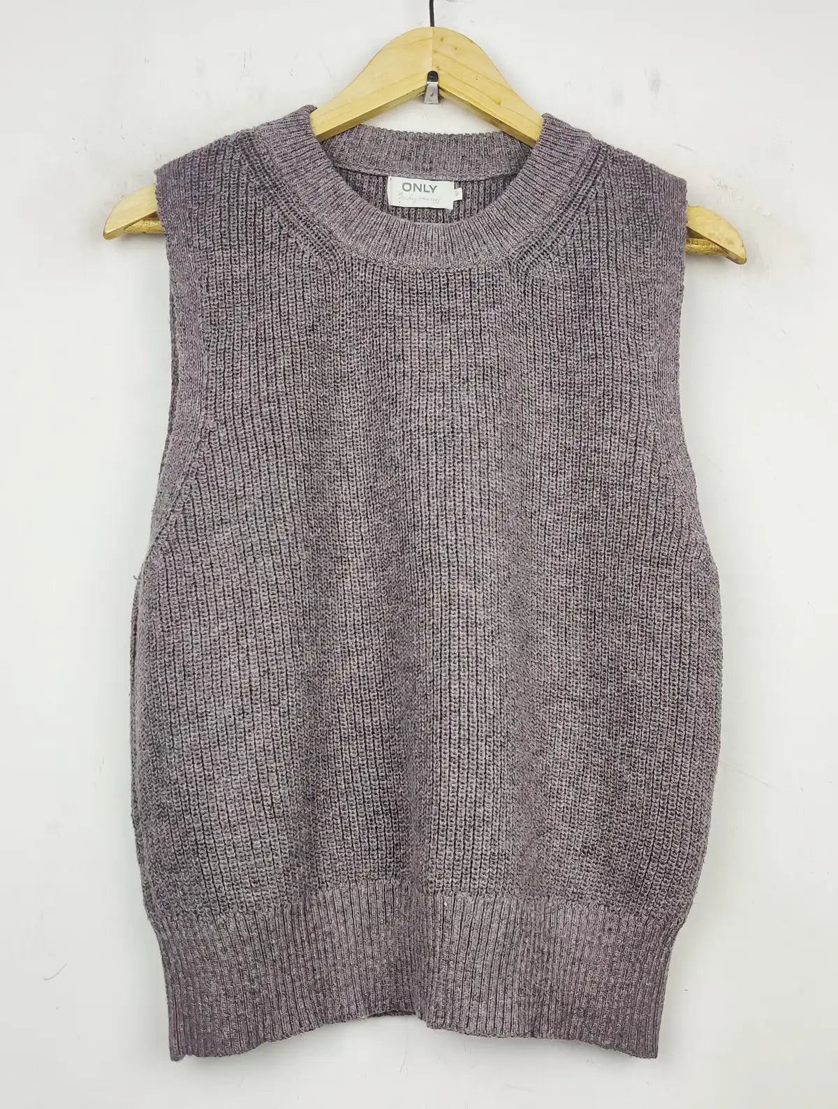 Buy online pre-used pre-loved 100% authentic & Original branded Only (SL-2275) available in Pakistan. Top international brands avilable.